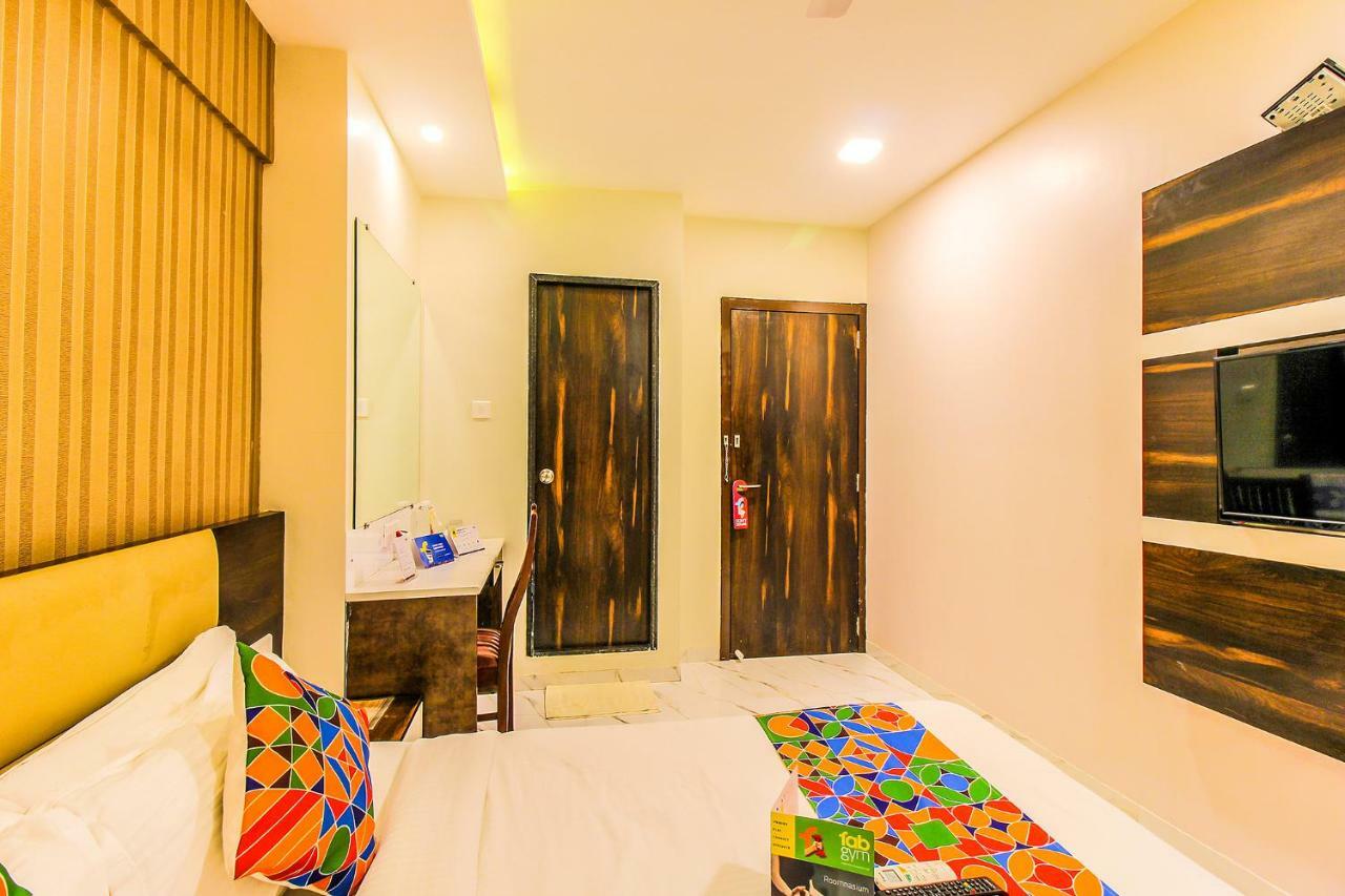 Fabhotel Plus Embassy Park Mumbai Bagian luar foto